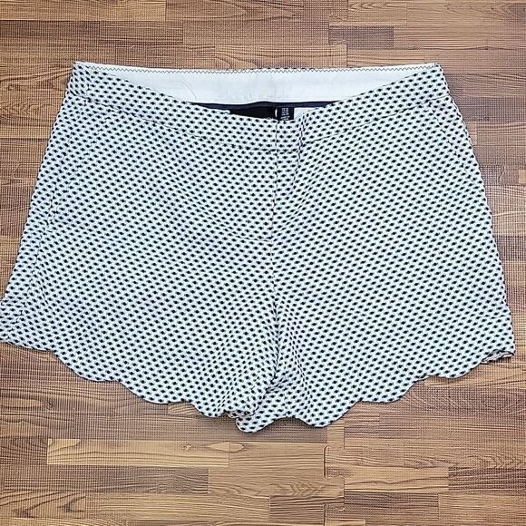 Cynthia Rowley Scalloped Hemmed Shorts Size 10 - Picture 1 of 11